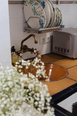 Una cocina o zona de cocina en Aitana's Retreat with charming garden