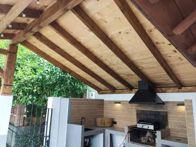 Barbacoa disponible para clientes en la casa o chalet