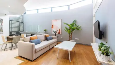 Una televisión o centro de entretenimiento en Conde de Ibarra Suite Apartment