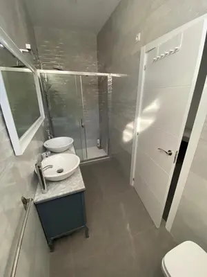 Un baño de CASA REFORMADA CON TERRAZA/WIFI/AIRE ACONDICIONADO