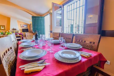 Un restaurante o sitio para comer en La Posada de Rivero