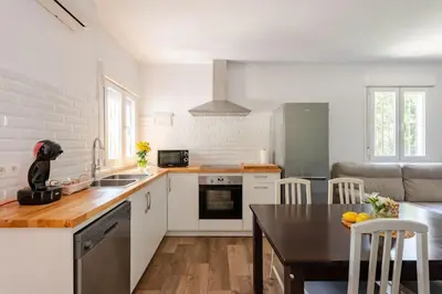Una cocina o zona de cocina en Escaladores Caminito del Rey familia amigos paisaje de ensueño