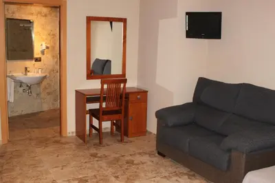 Una televisión o centro de entretenimiento en Hotel Peña Escrita