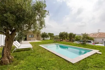 Piscina en o cerca de Paredones II Casa Rural Caminito del Rey