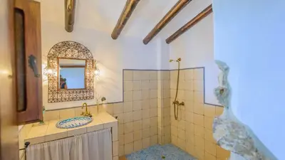 Un baño de Casa Dehesa de las Casas Algarinejo by Ruralidays