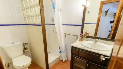 Un baño de Casa Carmela Priego de Cordoba by Ruralidays