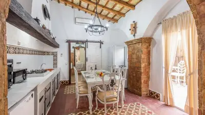 Una cocina o zona de cocina en Cortijo Los Mellizos Penaflor by Ruralidays