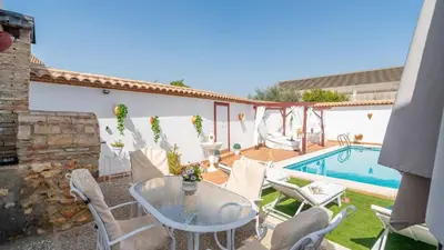 Piscina en o cerca de Cortijo Los Mellizos Penaflor by Ruralidays