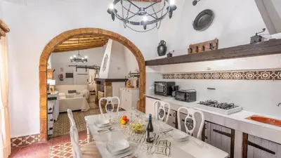Una cocina o zona de cocina en Cortijo Los Mellizos Penaflor by Ruralidays