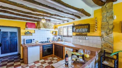 Una cocina o zona de cocina en Cortijo Casablanca Priego de Cordoba by Ruralidays