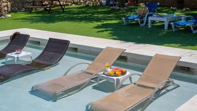 Piscina en o cerca de Cortijo Los Tulipanes Periana by Ruralidays