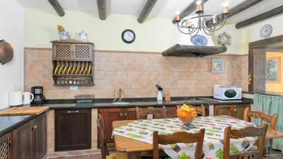 Una cocina o zona de cocina en Casa La Loma del Sabinal Alora by Ruralidays