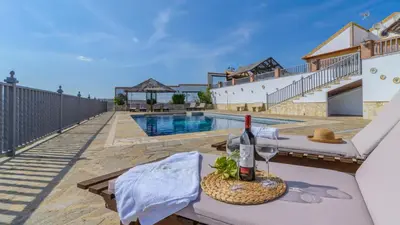 Piscina en o cerca de Casa El Mirador Iznajar by Ruralidays