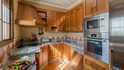 Una cocina o zona de cocina en Casa El Mirador Iznajar by Ruralidays