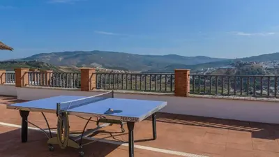 Vista general de una montaña o vista desde la villa