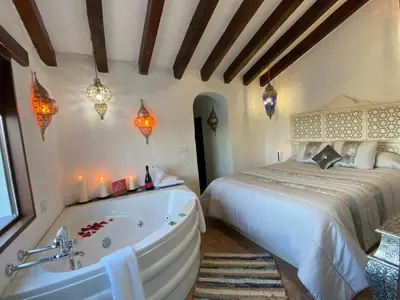 Cama o camas de una habitación en El Escondite de Martina, Áticos Románticos