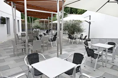Un restaurante o sitio para comer en Hotel EH Piedra Y Luz