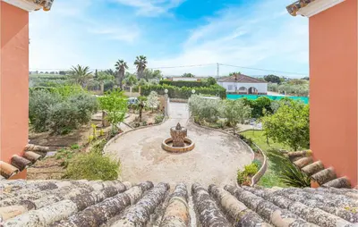 Jardín al aire libre en Beautiful Home In Arahal With Wifi