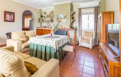 Zona de estar de Beautiful Home In Arahal With Wifi
