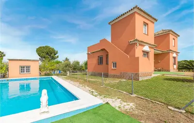 Piscina en o cerca de Beautiful Home In Arahal With Wifi