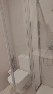 Un baño de Hostal Poeta Machado