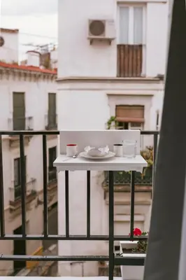 Un balcón o terraza de Bright apartment in the heart of La Alfalfa