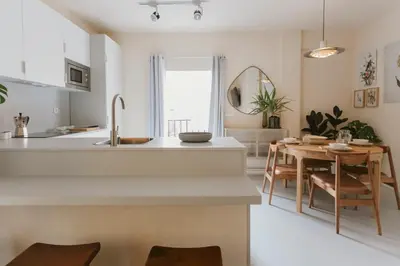 Una cocina o zona de cocina en Bright apartment in the heart of La Alfalfa