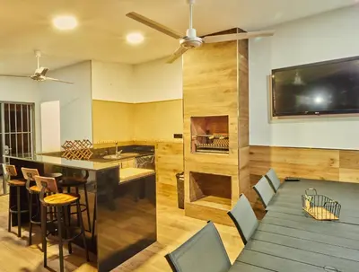 Una televisión o centro de entretenimiento en Cubo's Finca El Nogal de los Montes de Malaga