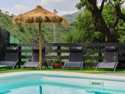 Piscina en o cerca de Cubo's Finca El Nogal de los Montes de Malaga