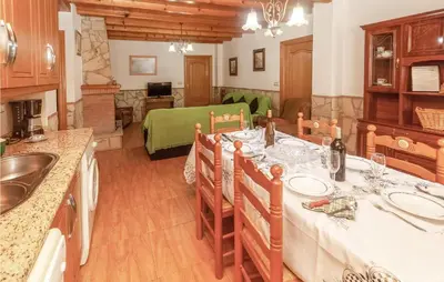Zona de estar de 3 Bedroom Gorgeous Home In Montefrio