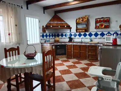 Una cocina o zona de cocina en Dos casas rurales en Despeñaperros, La Reconquista y Nuevas Poblaciones