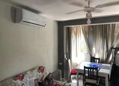 Zona de estar de Apartamento 1 dormitorio y salon con sofa cama bien comunicado con el centro