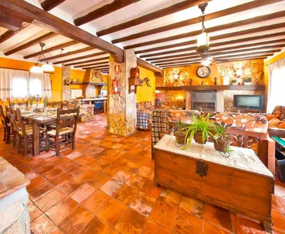 Un restaurante o sitio para comer en Spacious villa with pool in Priego de Córdoba - 350 m²