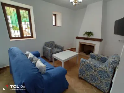 Una televisión o centro de entretenimiento en El Barranquillo