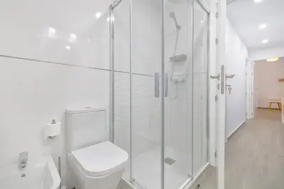 Un baño de Tejón y Marín, nuevo apartamento en casco antiguo