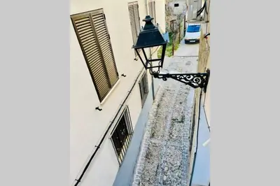Plano de Escondite Real - Royal Hideaway - Vivienda con Fines Turísticos Hospital de San Miguel