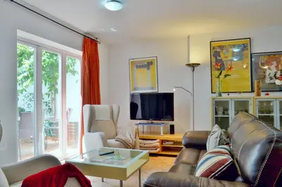 Una televisión o centro de entretenimiento en SunShine Villa