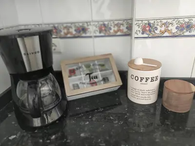 Utensilios para hacer té y café en La terraza del Puente y Mezqt-Catedral