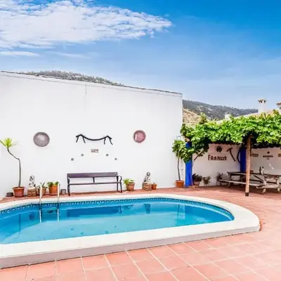 3 Bedroom Amazing Home In Rute