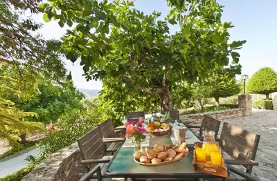Comida en o cerca de esta villa