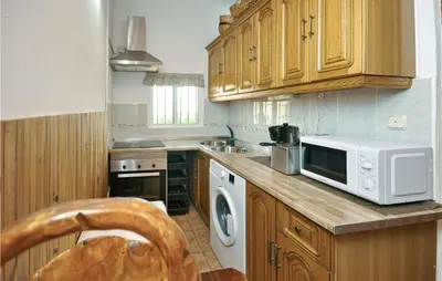 Una cocina o zona de cocina en 3 Bedroom Beautiful Home In Antequera