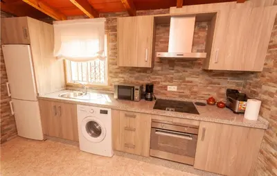 Una cocina o zona de cocina en 3 Bedroom Beautiful Home In Antequera