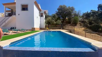 Piscina en o cerca de Agradable Chalet con piscina en Villaharta
