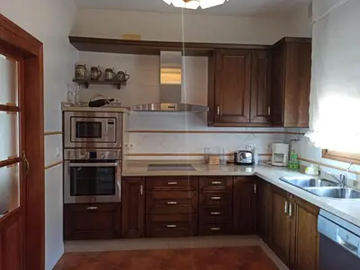Una cocina o zona de cocina en Agradable Chalet con piscina en Villaharta