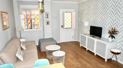 Una televisión o centro de entretenimiento en Sevilla Alameda PG Apartamentos