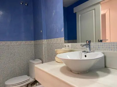 Un baño de PLENO CENTRO MUY LUMINOSO