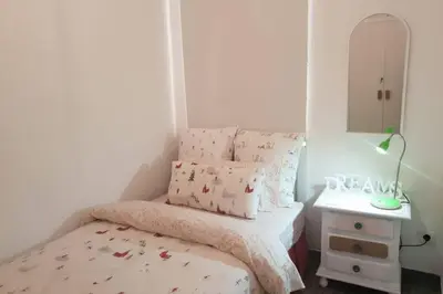 Cama o camas de una habitación en Bonito y coqueto apartamento