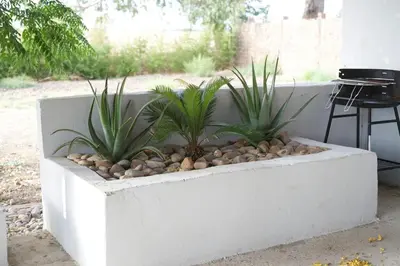 Jardín al aire libre en Preciosa y confortable casa de campo con piscina y chimenea