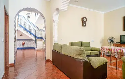 Zona de estar de Gorgeous Home In Algamitas With Wifi