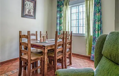 Zona de estar de Gorgeous Home In Algamitas With Wifi